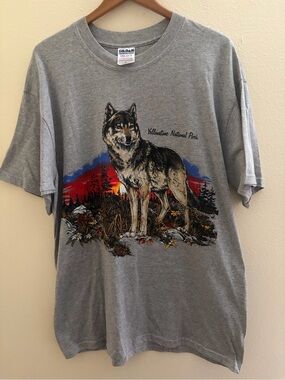 Yellowstone Retro Wolf Graphic Tee XL Gildan Heavyweight